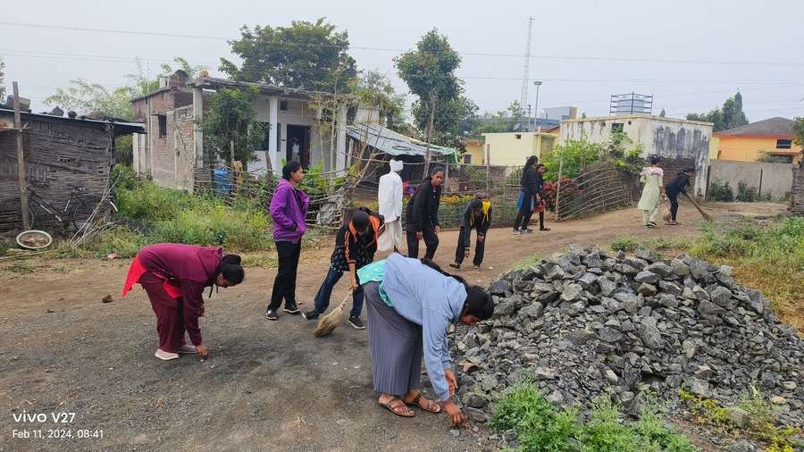 Students on community sanitation drive